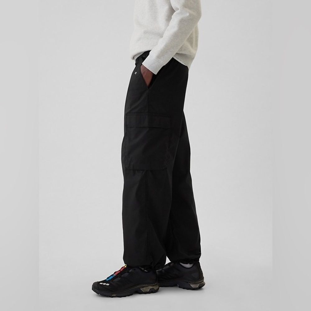 GAP Mid Rise Twill Cargo Pants